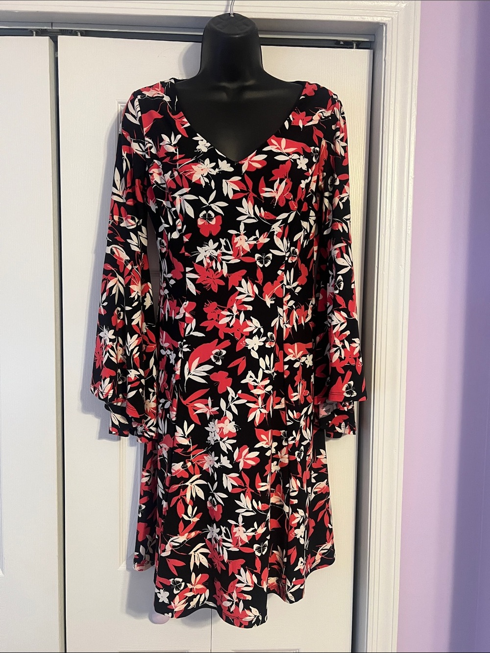 Roz & Ali Black Floral V-Neck Long Sleeve Dress